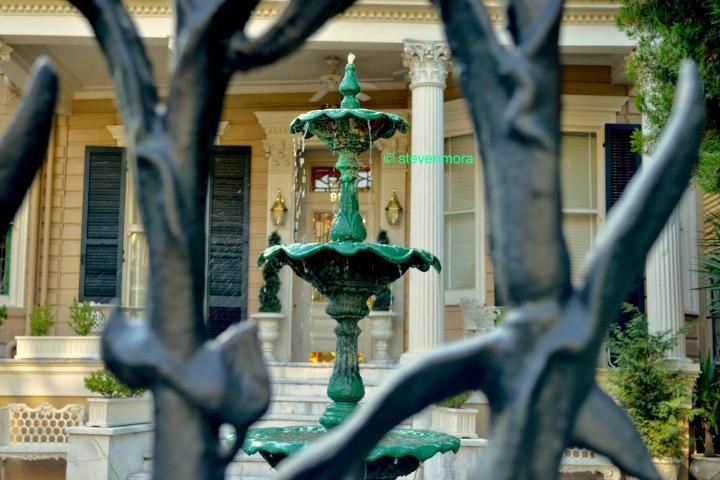 fountain on walking tour in Garden District